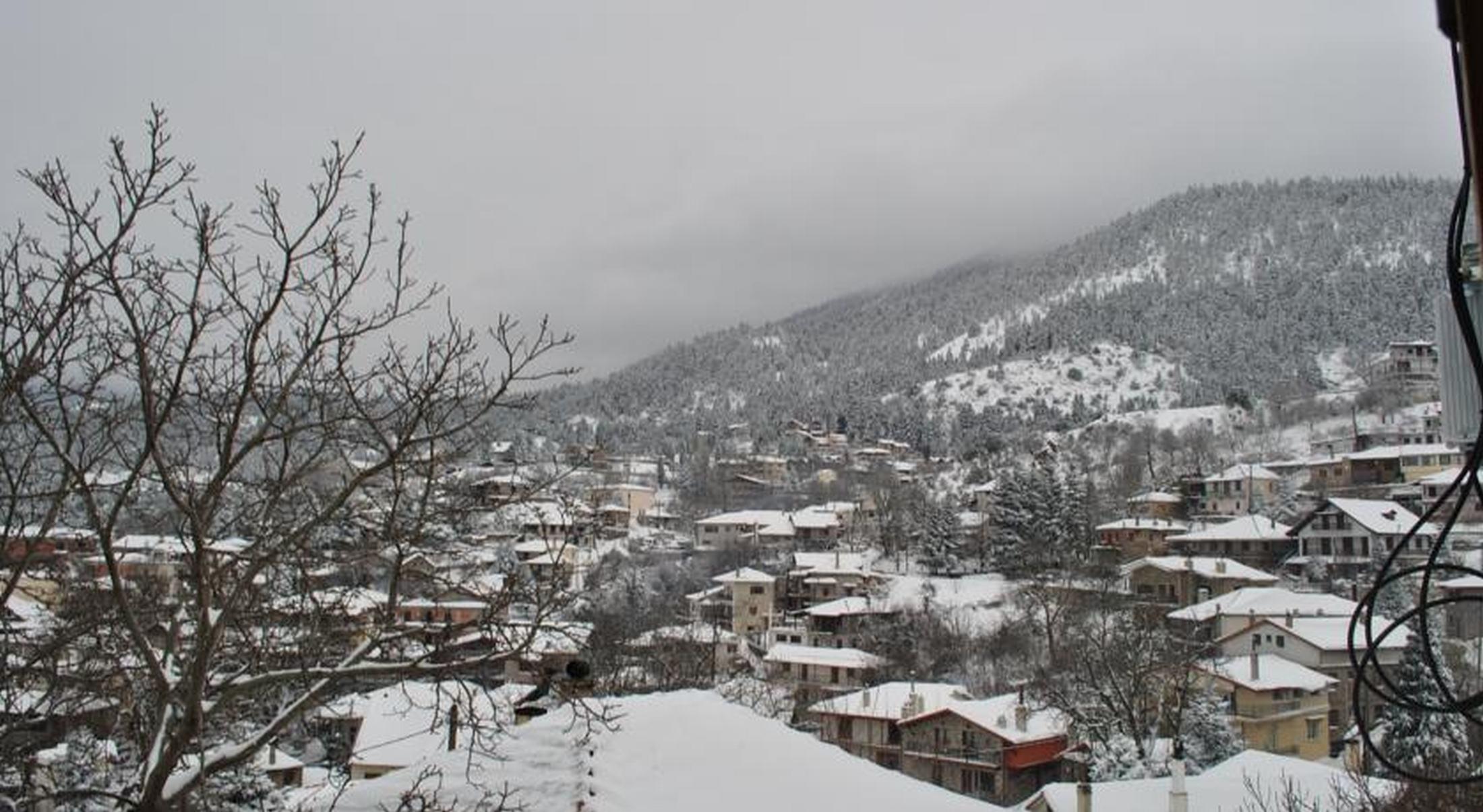 Hotel To Balkoni Tis Agorianis Eptálofos Esterno foto